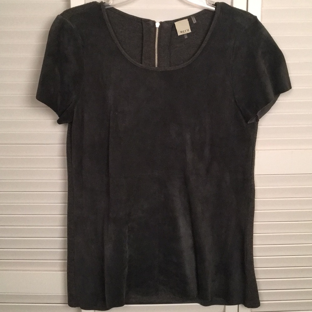 ECRU Suede Front Short Sleeve Gray Top. Size M.